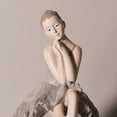 thumbnail image 4 of veasfak Statue de Ballerine Moderne en Résine 3.9x9.3 Pieds' Ornement de Bureau Collection H, 4 of 6