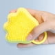 thumbnail image 2 of Cepillo de masaje para mascotas, cómodo y seguro, para baño y limpieza, con dispensador de champú. Amarillo, 2 of 7
