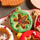 thumbnail image 3 of Juego de Cortadores de Galletas con Forma de Nieve para Fiestas, 6 Piezas, Cortadores de Galletas con Formas en Relieve, Utensilios de Cocina para Hornear para Niños y Niñas, 3 of 5