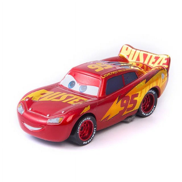 coche de aleación de metal fundido a presión disney pixar cars 3 rayo mcqueen 1:55 Vista 3/4 frontal de Rayo McQueen 1:55, carrocería roja metálica con ojos impresos en el parabrisas, número '95' y rayo amarillo en los costados, alerón trasero con texto, ruedas de plástico con llantas rojas. Sin funciones de sonido o luz; adecuado como juguete coleccionable o para pistas de carreras en miniatura.