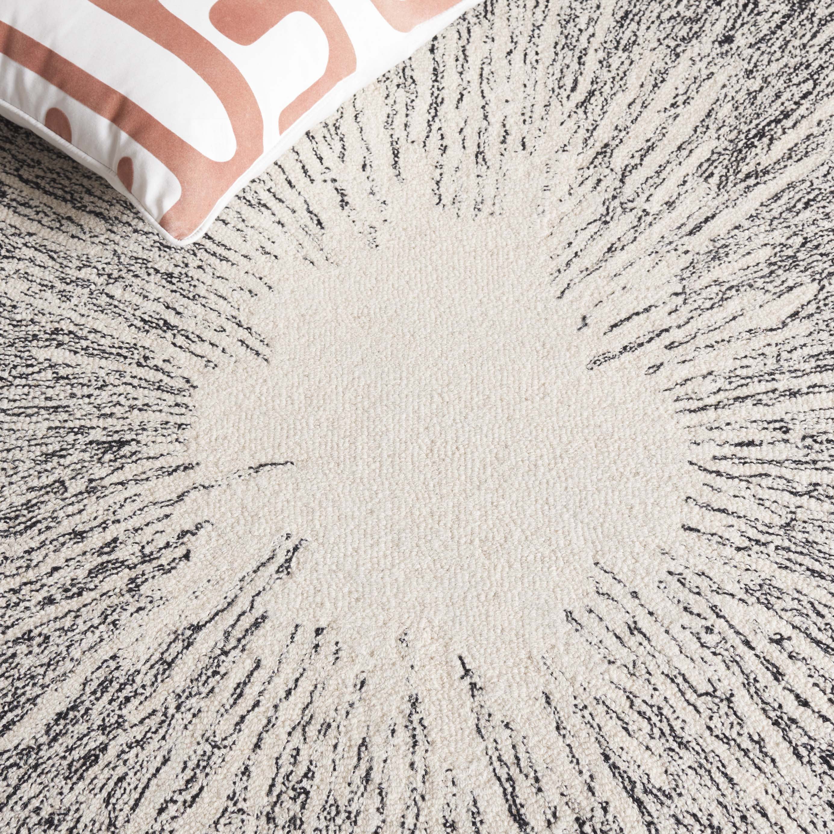 SAFAVIEH Abstract Olivera Radiate Area Rug, Ivory/Black, 4' x 6'