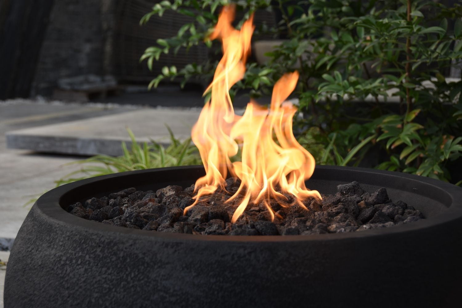Modeno York Fire Bowl -Textured Black – Glass-Fiber Reinforced Concrete - Natural Gas