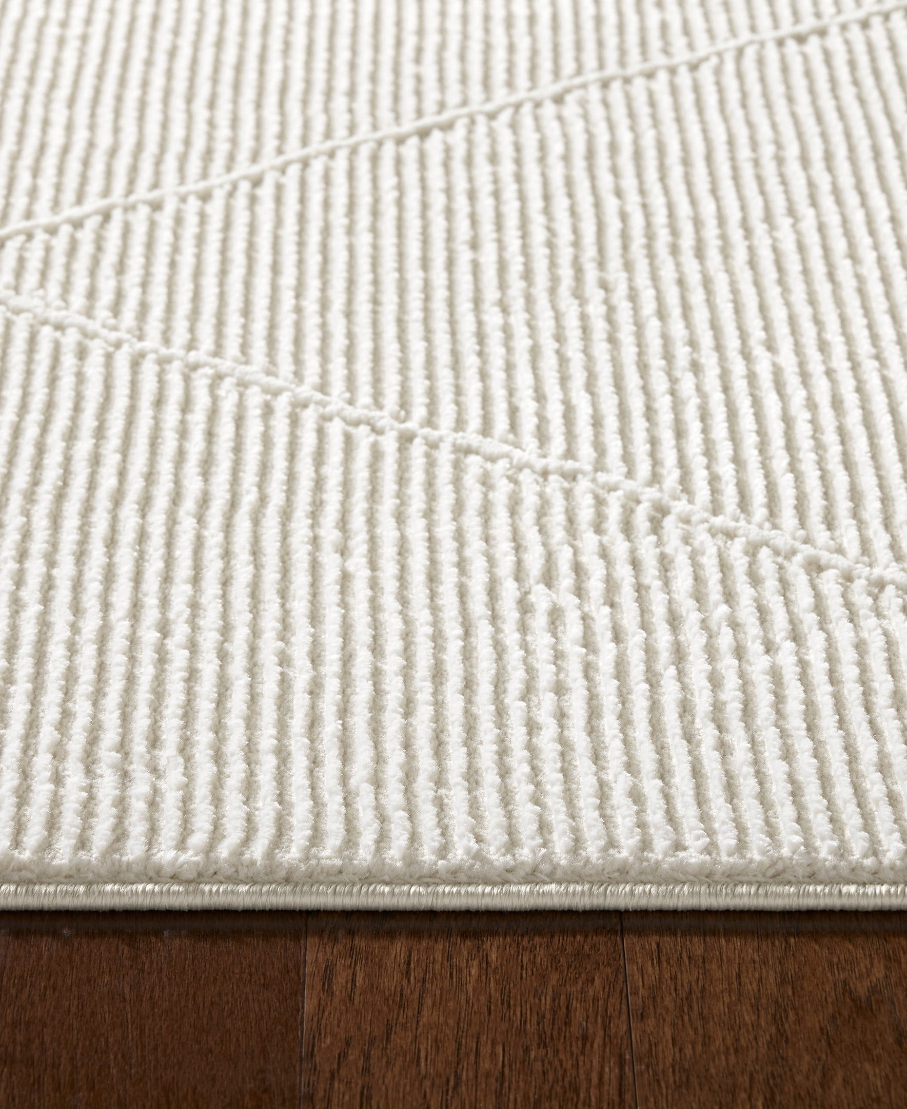 TOWN & COUNTRY LUXE Tretta Contemporary Diamonds Runner Area Rug with Plush High-Low Texture, Ivory, 1'9"x7'2"