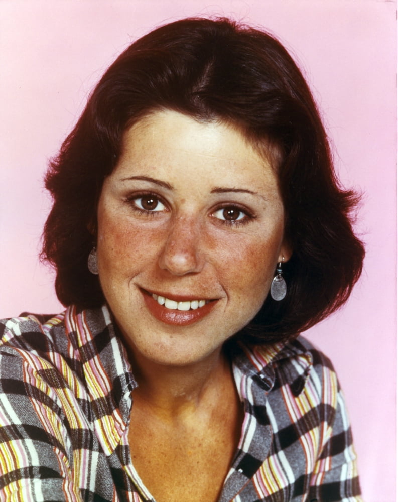 Julie Kavner in Checkered Outfit Close Up Portrait Photo Print (8 x 10