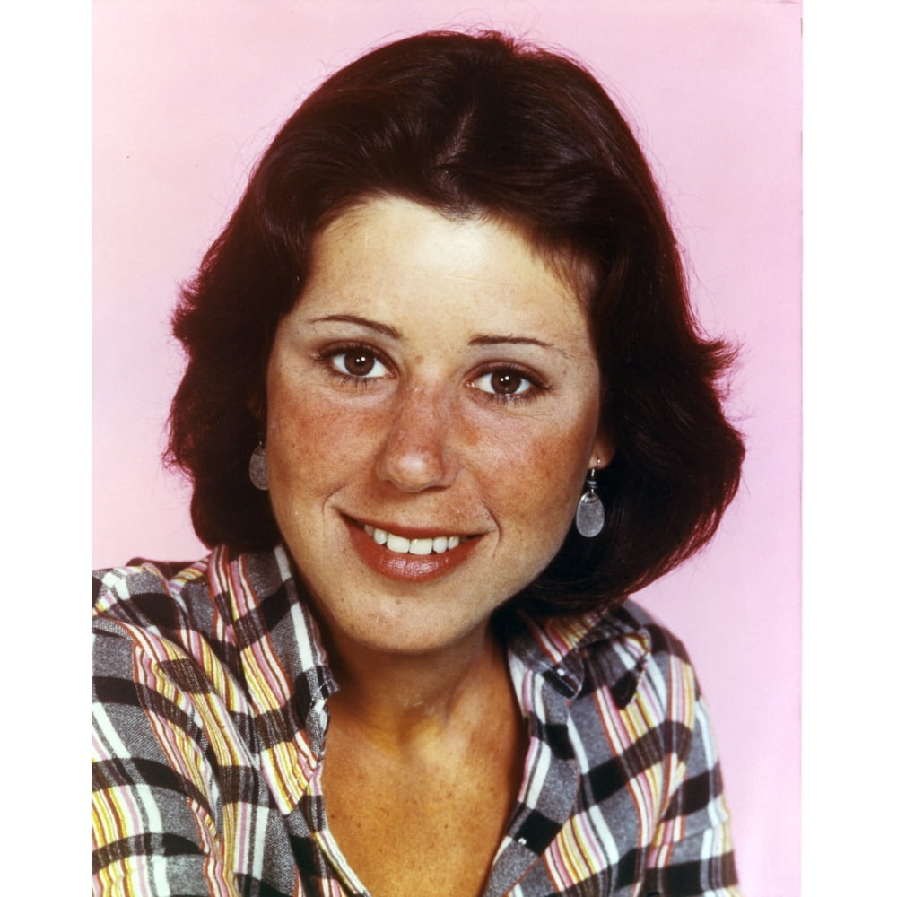 Julie Kavner in Checkered Outfit Close Up Portrait Photo Print (8 x 10