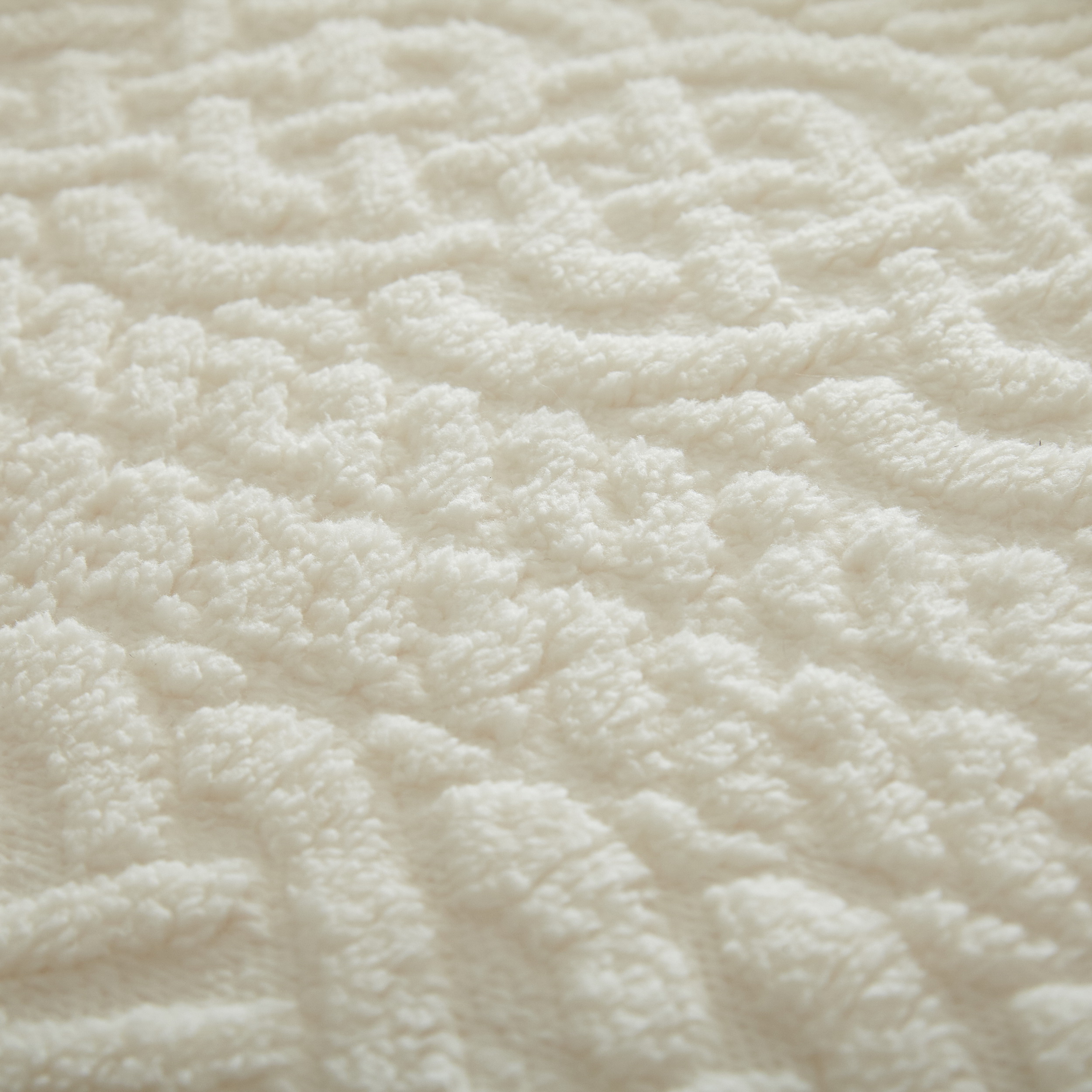 Dearfoams Ivory Embossed Sherpa with Solid Sherpa Reverse Throw, Polyester, 50 in x 60 in