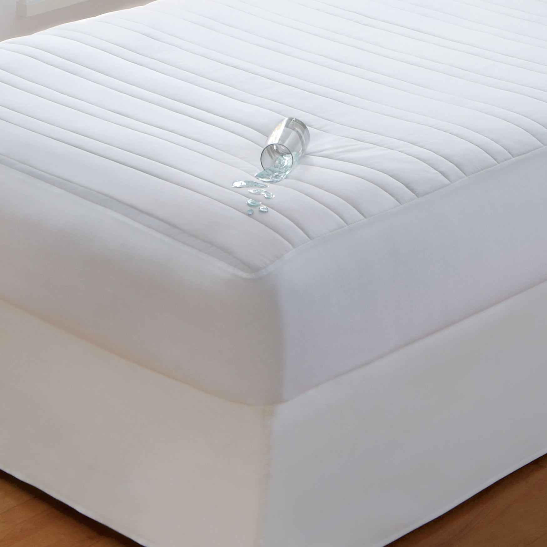 BrylaneHome Soft & Dry Waterproof Pad Mattress Pad Queen, White