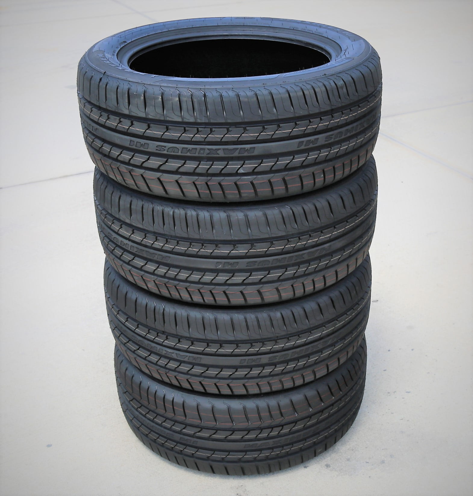 Maxtrek Maximus M1 High Performance Tire, Size 245/40R20