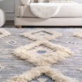 thumbnail image 3 of nuLOOM Savane Marocaine Tapis à Franges, 5' x 8', Bleu, 3 of 3