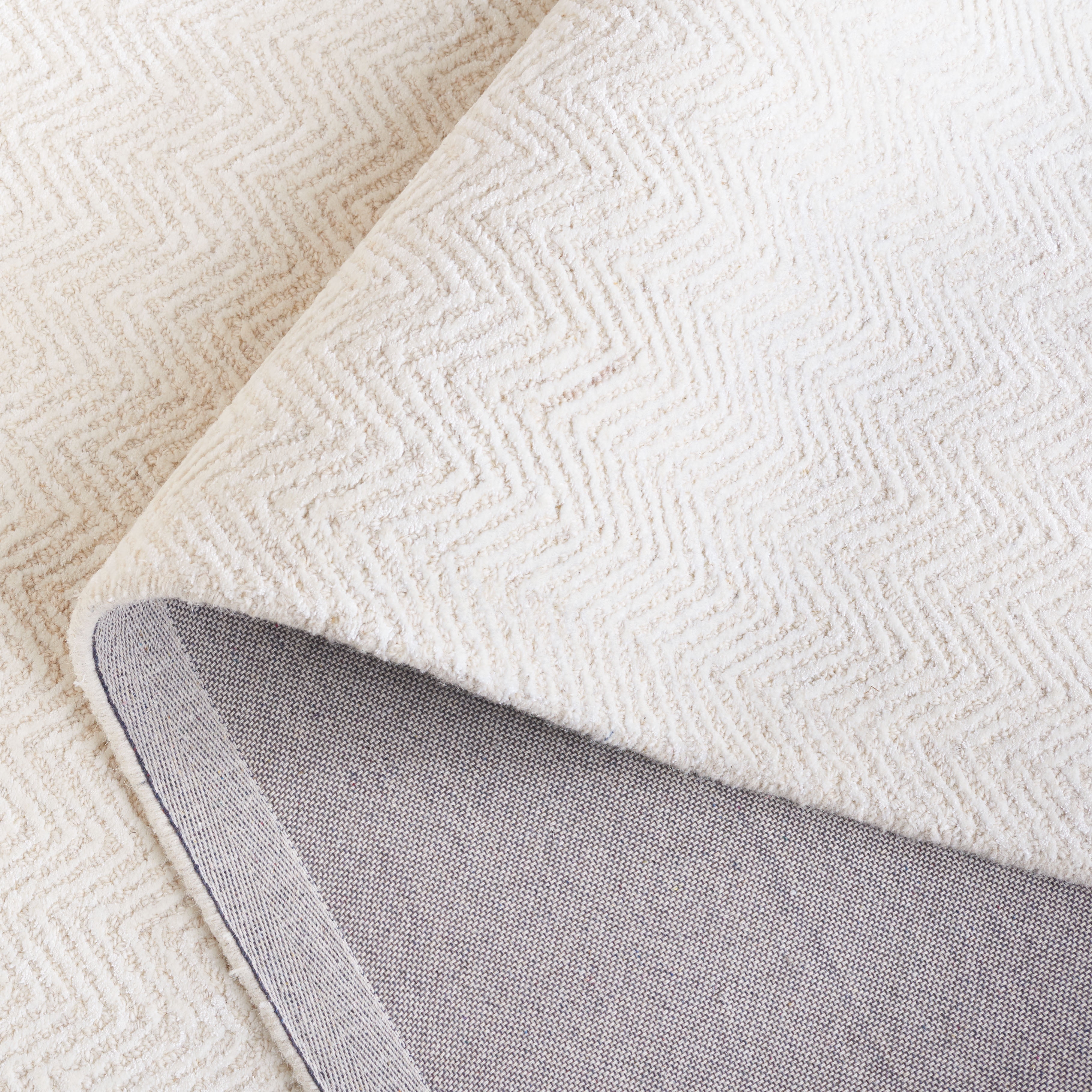 SAFAVIEH Glamour Flanagan Wavy Striped Area Rug, Ivory, 6' x 9'