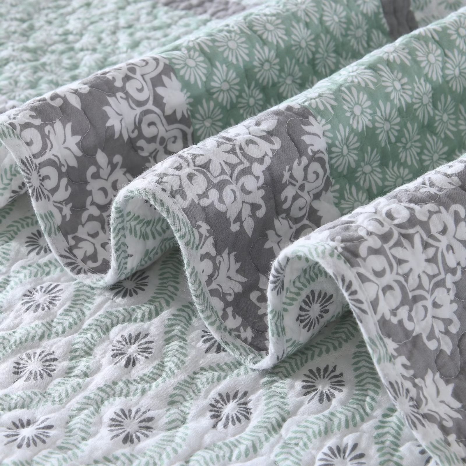 Bedduvit King Size Quilt Set, 100% Cotton Green Gray Spring Floral Striped Farmhouse Summer Bedspread King, Reversible Lightweight Bedding Quilt Set for King Bed, All Season 3-Piece (Green, 98"x106")