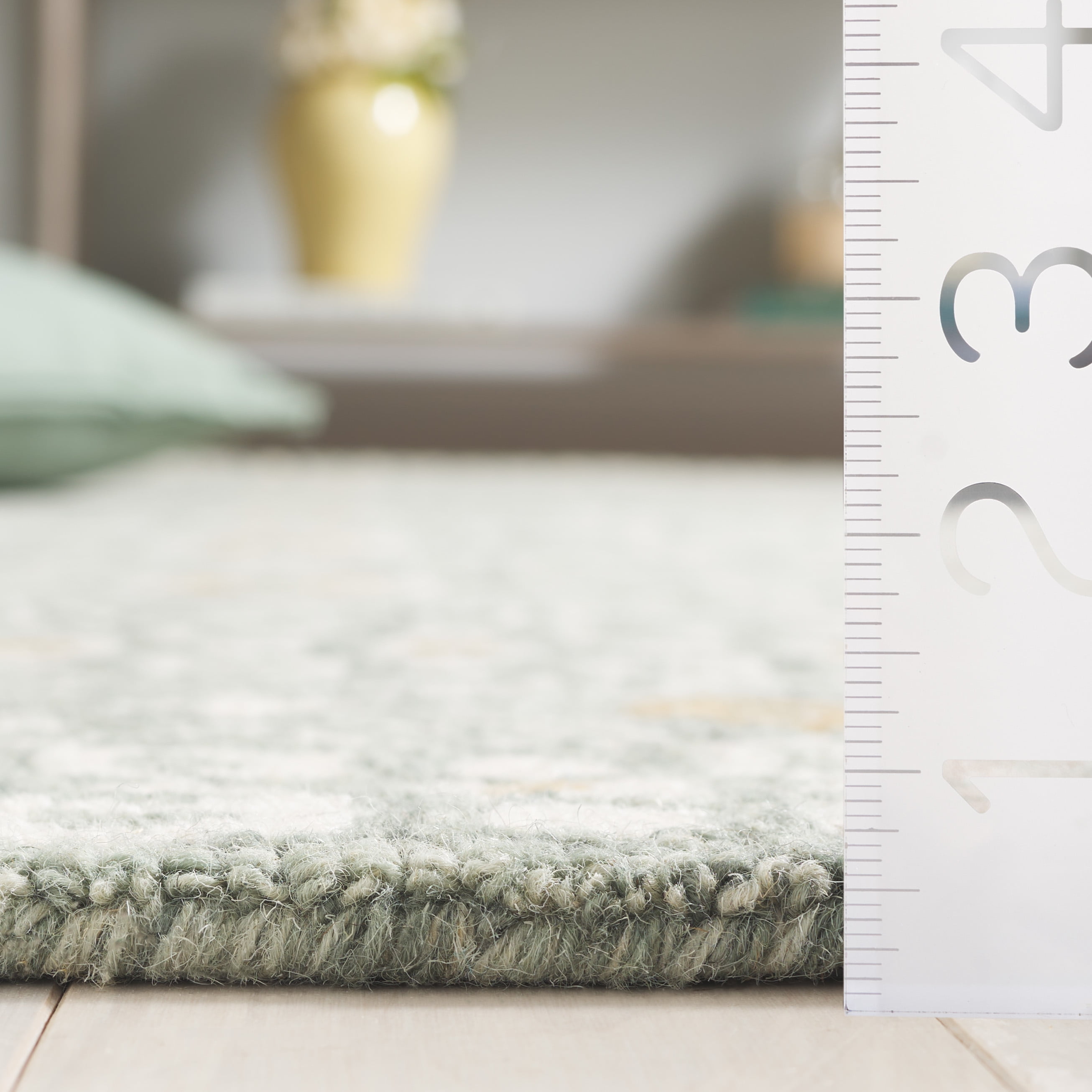 SAFAVIEH Micro-Loop Blazhe Floral Area Rug, Green/Ivory, 5' x 5' Square