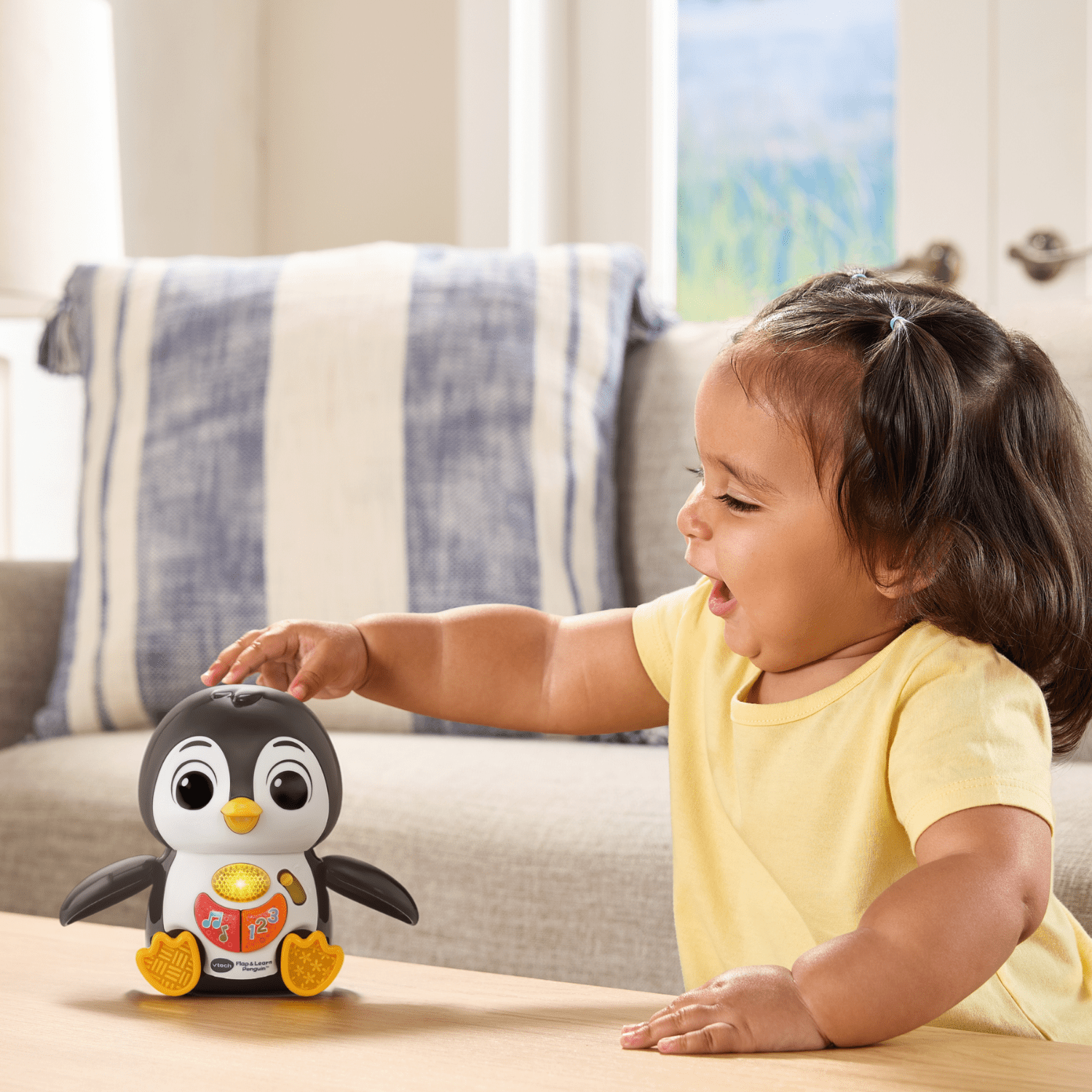 VTech Flap & Learn Penguin Counting Toy for Toddlers - French Version, 12-36 Months