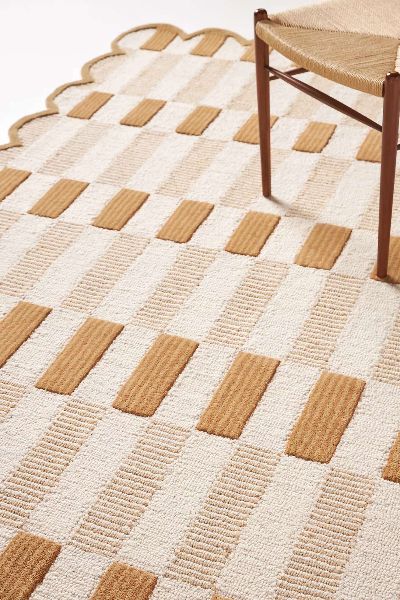 Modern Hand-Tufted Scalloped Wool Area Rug | 100% New Zealand Wool Carpet for Living Room, Bedroom & Home Décor (Cream & Brown_4X6)