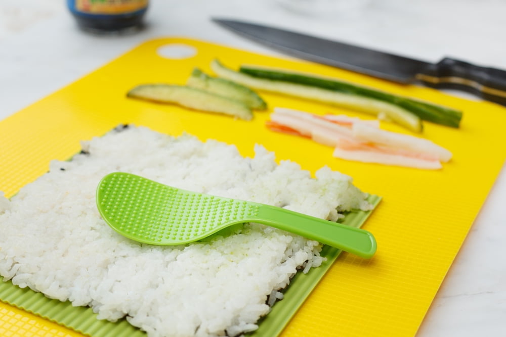 Sushi and Maki Making Kit - DIY Sushi Maker Kit including Bamboo Maki Mold  and Rice Spreader - Quick Sushi Roller with Easy Recipe e-Book and Mobile