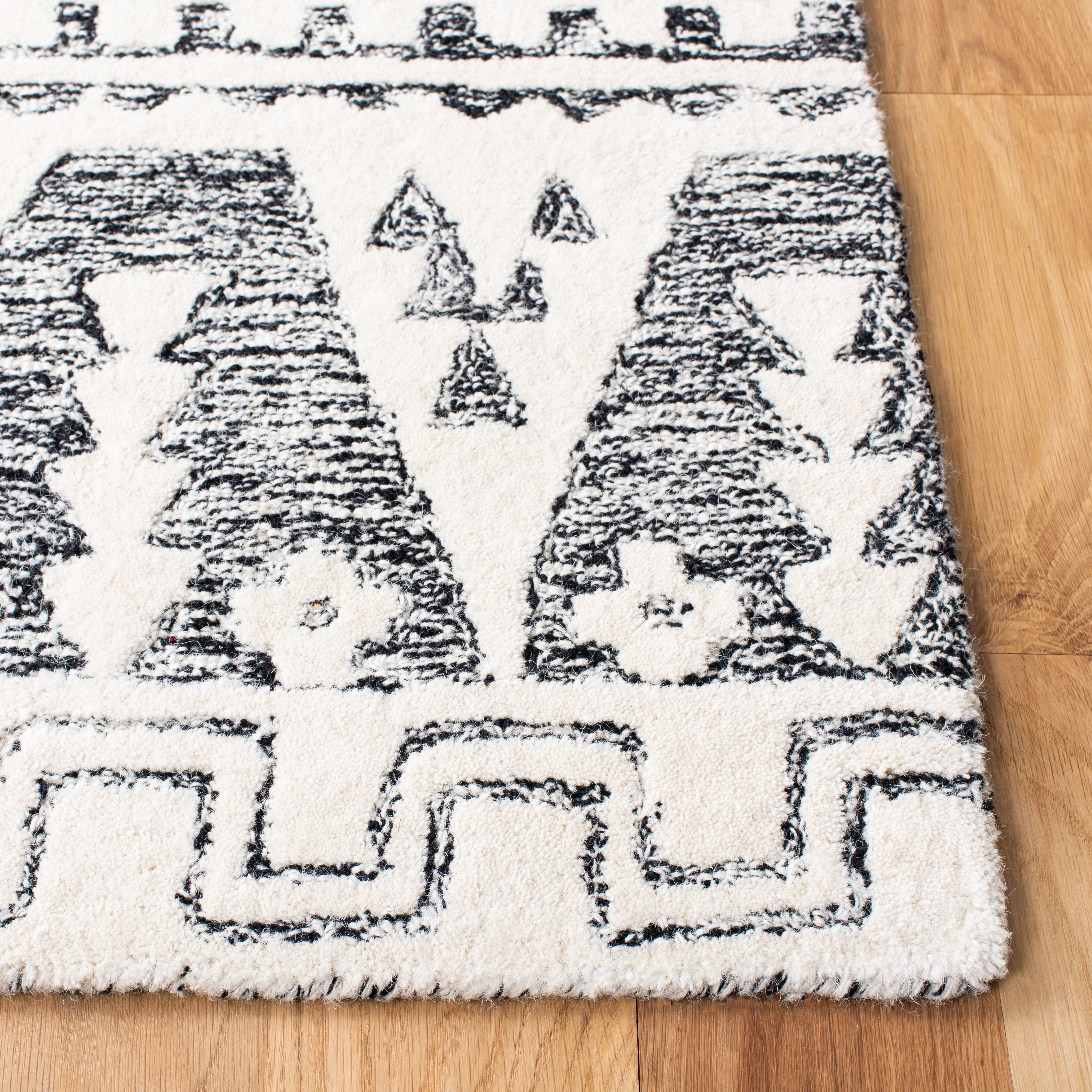 SAFAVIEH Abstract Jacinda Geometric Wool Area Rug, Ivory/Black, 6' x 9'