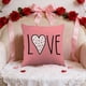 thumbnail image 1 of Funda de cojín decorativa en forma de corazón | Funda de cojín de tela de lino para sofá | Decoración festiva para el hogar, ideal para sala de estar y dormitorio, 1 of 6