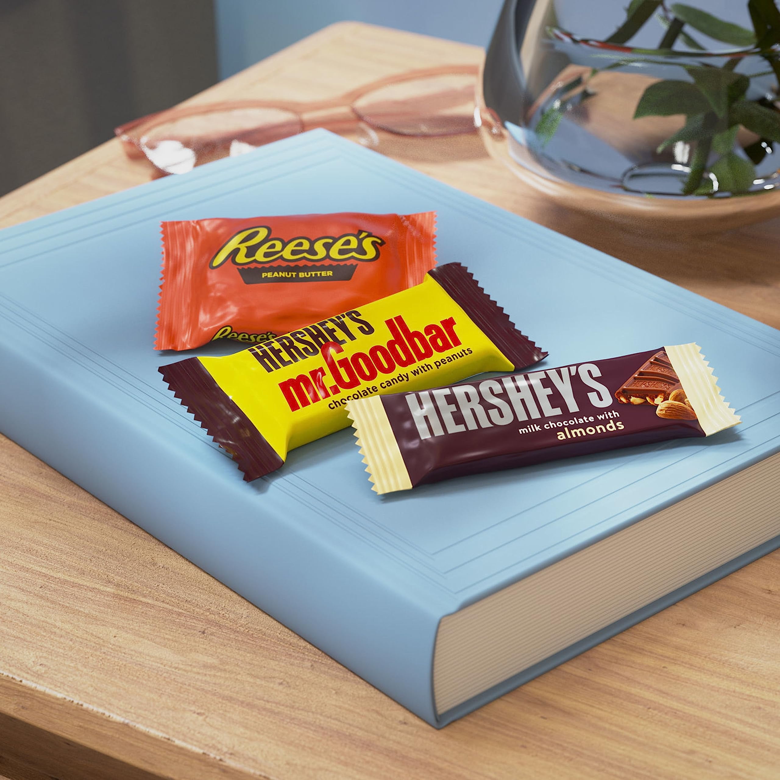 HERSHEY'S and REESE'S Assorted Chocolate Flavored Snack Size, Candy Party Pack, 29.2 oz