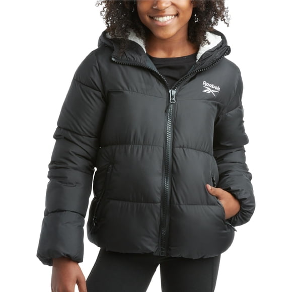 Campera puffer para niña Reebok con aislamiento, capucha sherpa, negra