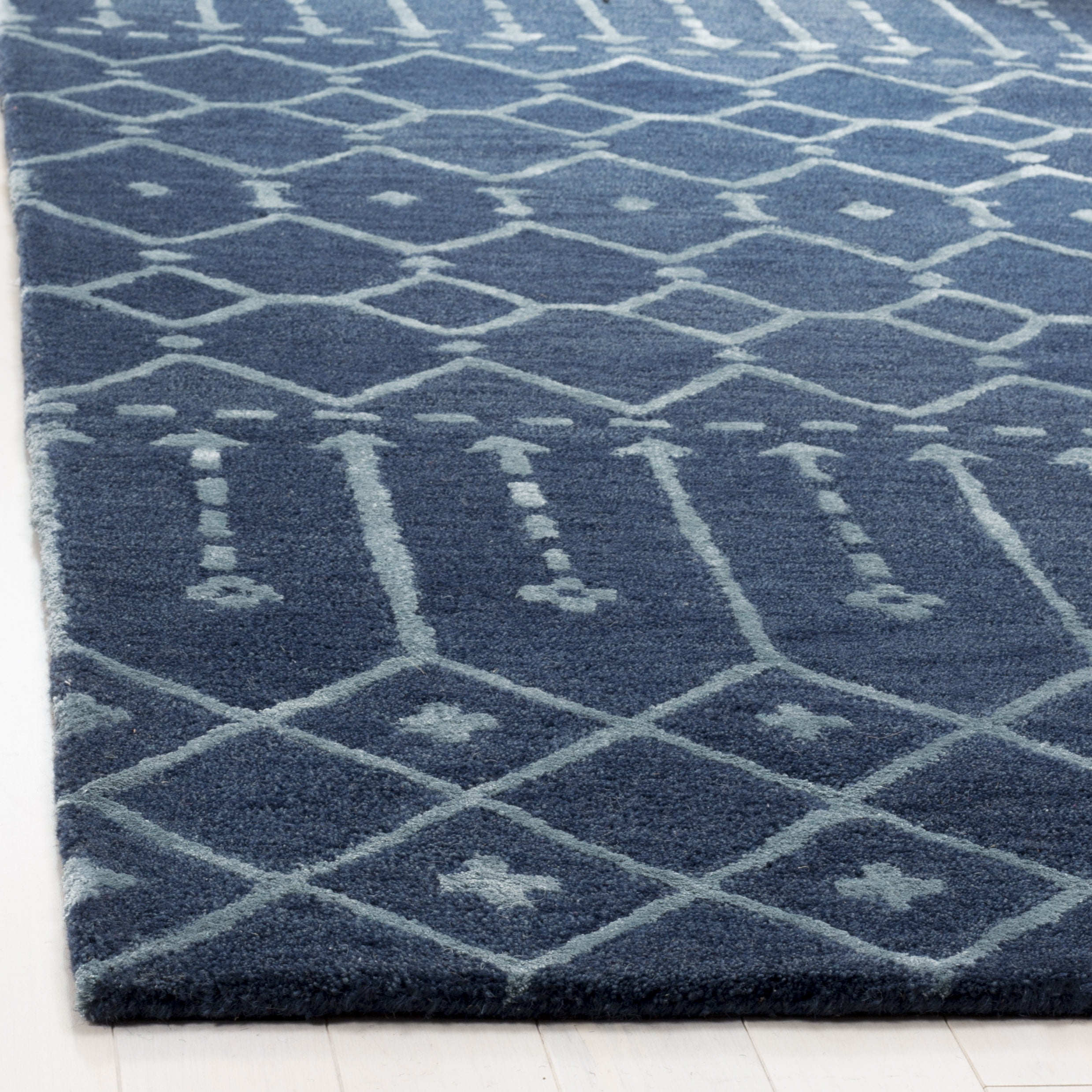 SAFAVIEH Himalaya Darin Geometric Wool Runner Rug, Navy/Silver, 2'3" x 8'