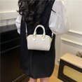 thumbnail image 4 of Bolso de mano con diseño de nicho de letras retro para mujer, bolso bandolera versátil de alta gama, nueva moda 2025, 4 of 5