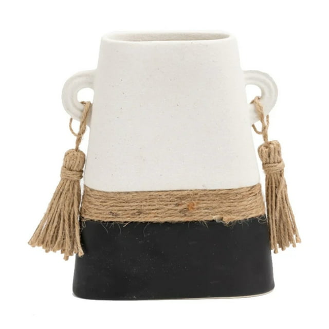 base decorativa de cerámica alterego design color blanco y negro, vista frontal de figura decorativa tipo jarrón con cuerpo superior blanco y base negra mate, cinta de fibra natural anudada al centro y dos borlas laterales; dimensiones 6 × 20 × 17 cm, estilo rústico moderno, adecuada como florero o adorno.