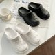 thumbnail image 2 of Zapatos Baotou de suela gruesa para hombre y mujer, sandalias antideslizantes con agujeros para la playa, a la moda, novedad de 2022 Qiuyongming unisex, 2 of 2