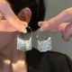 thumbnail image 1 of Pendientes para mujer, regalos para mujer, pendientes de borlas festoneadas de moda, pendientes perforados para mujer, día de San Valentín, día de la madre, boda, etc. los pendientes, 1 of 3