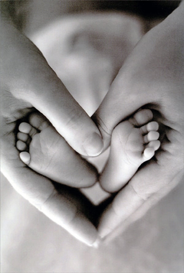 Pictura Heart Shape Formed by Baby's Feet and Mother's Hands New Baby Congratulations Card
