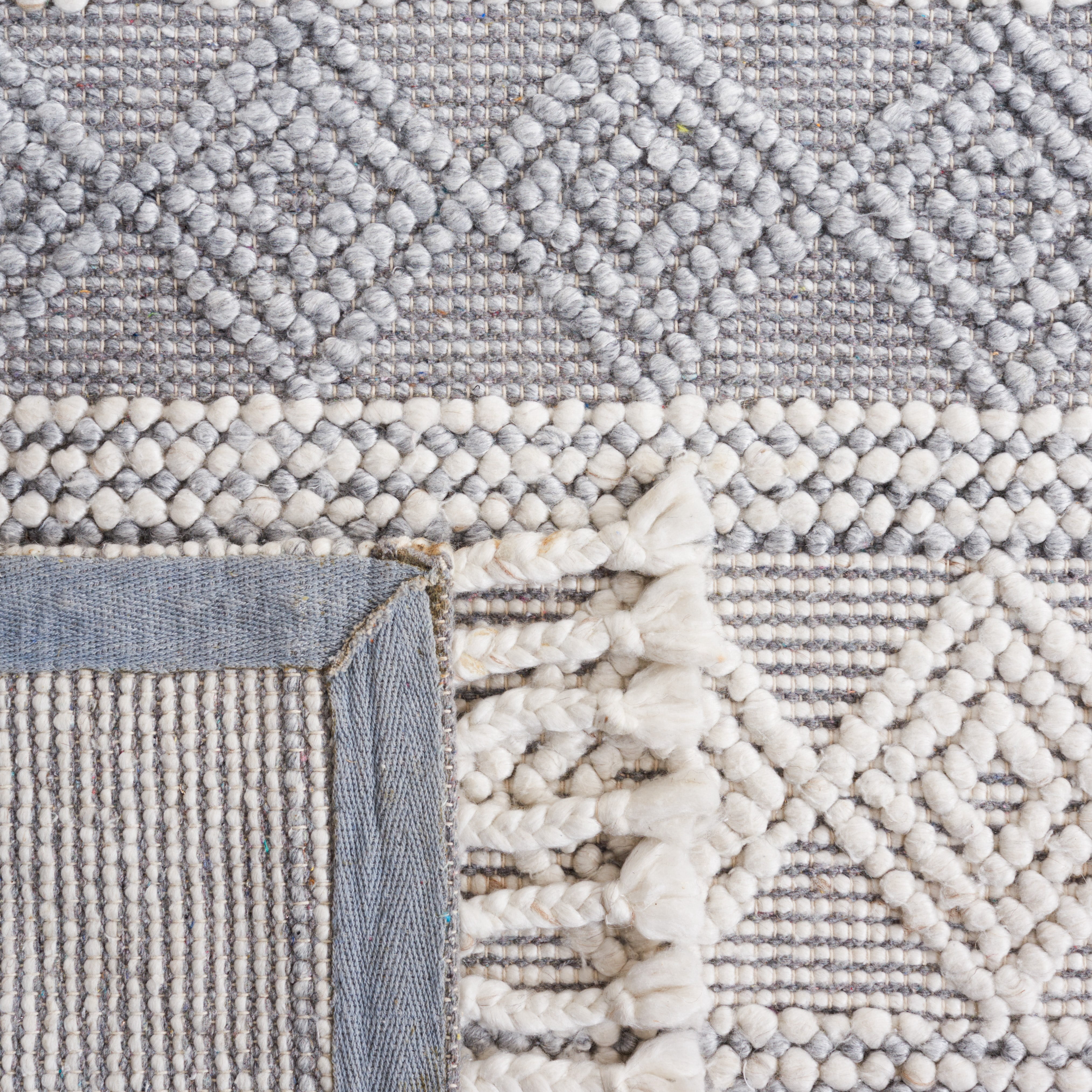 SAFAVIEH Natura Aphrodite Geometric Runner Rug, Silver, 2'3" x 10'