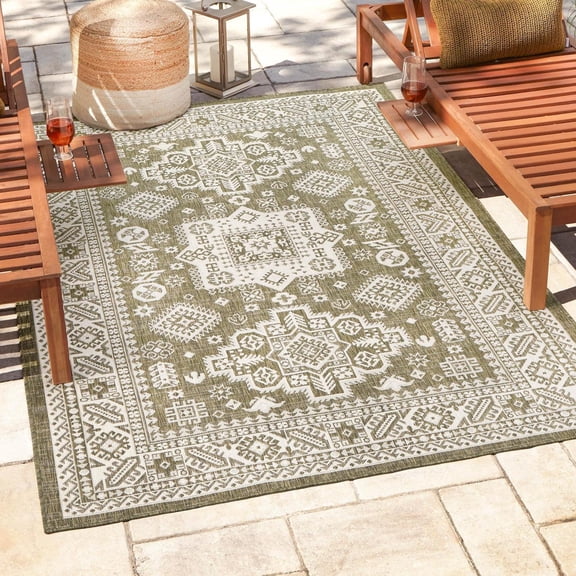 Unique Loom Outdoor Aztec Collection Area Rug - Chalca (5' 3" x 7' 10" Rectangle Green/Ivory)