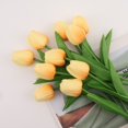 thumbnail image 1 of Adornos de flores de tulipán artificiales para la decoración del hogar y el ambiente de champán., 1 of 3