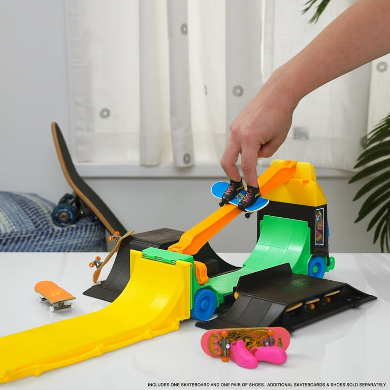 Hot Wheels Skate Tony Hawk Transforming Skate Bus with Exclusive