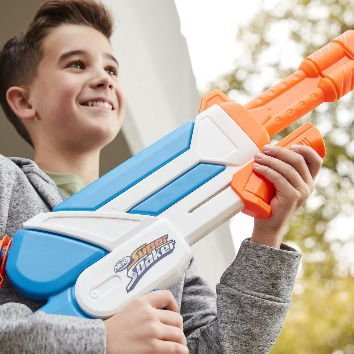 Nerf Super Soaker Twister Water Blaster, 2 Twisting Streams of Water, Pump to Fire, Outdoor Water-Blasting Fun for Kids Teens Adults