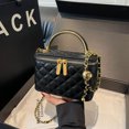 thumbnail image 2 of Bolso de mano estilo retro de moda 2025, nuevo estilo, pequeño bolso cuadrado informal con diamantes estilo Chanel, bolso de hombro de alta gama, 2 of 5