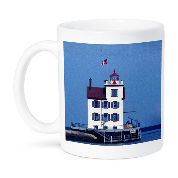 3dRose, Lorain Lighthouse in Lorain Looking Over Lake Erie, 15oz Mug
