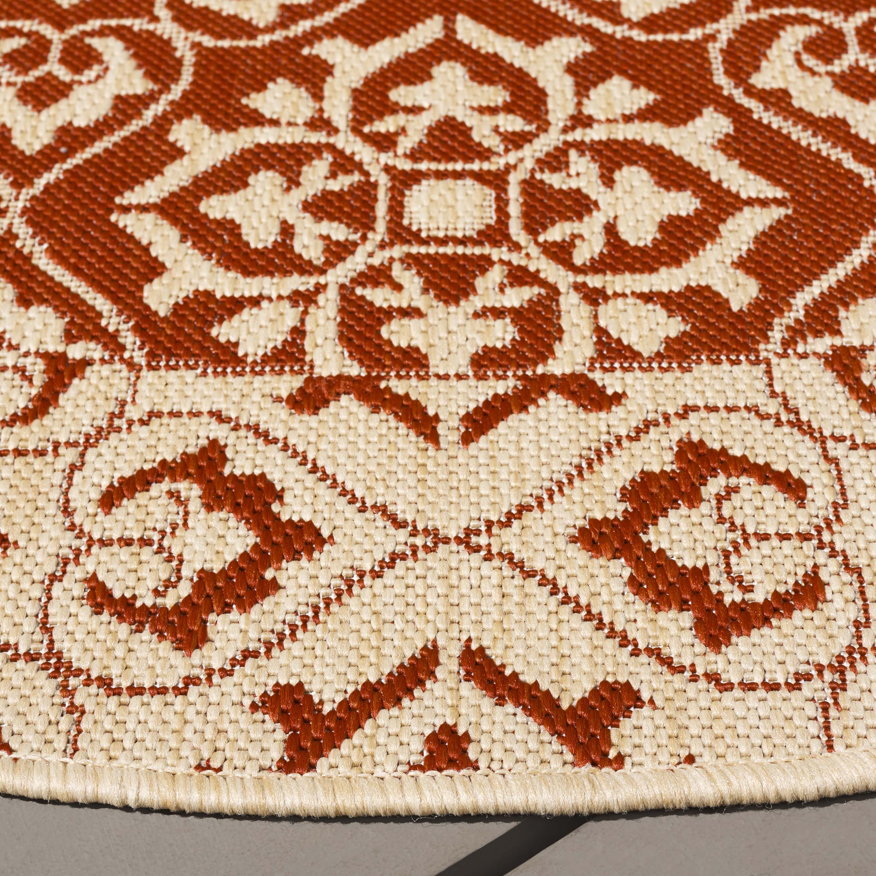 SAFAVIEH Courtyard Austin Geometric Indoor/Outdoor Area Rug, 5'3" x 5'3" Round, Red/Cream