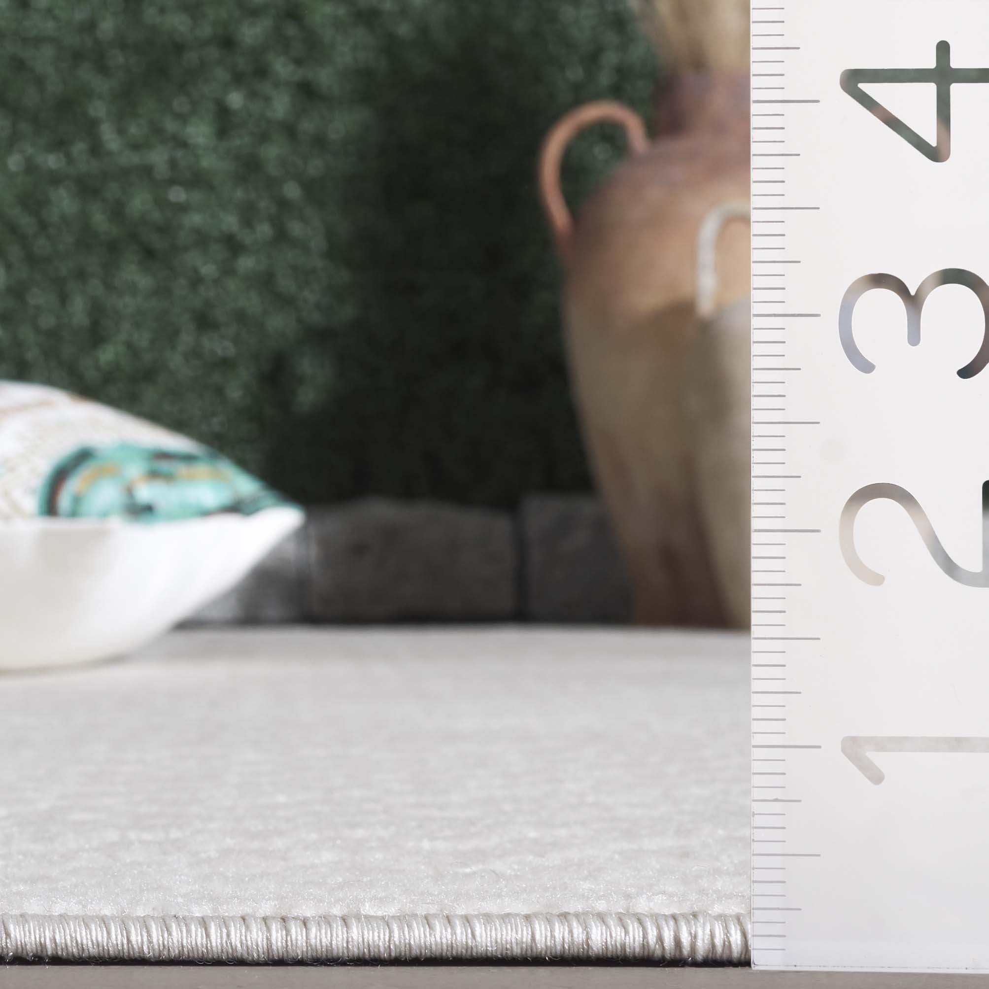 SAFAVIEH Stella Rosheen Geometric Indoor/Outdoor Area Rug, Ivory, 4' x 6'