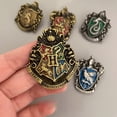 thumbnail image 2 of Harry Potter Hogwarts Metal Pin Slytherin Ravenclaw Pins Gryffindor broche insignia Malfoy broches escuela mágica collar joyería Dengxun unisex, 2 of 2