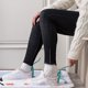 thumbnail image 4 of Ayudante para calzarse los zapatos Ayudante portátil para calzarse los zapatos con mango corto Ayudante para levantarse los zapatos Calzador de plástico fácil de usar para hombres y mujeres, 4 of 7
