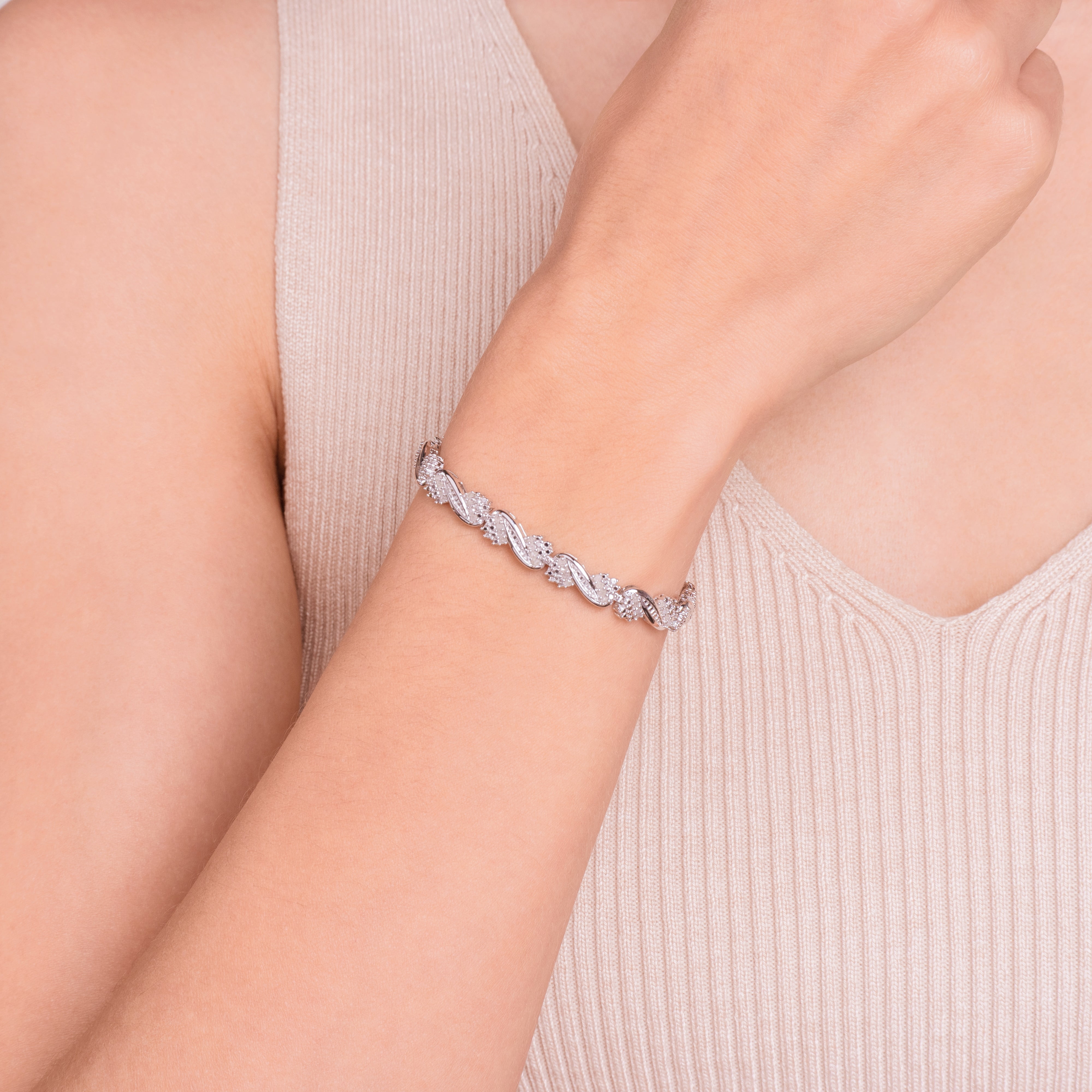 Forever Facets 1.00 cttw Diamond Floral Swirl Bracelet in Rhodium over Sterling Silver, Adult Female