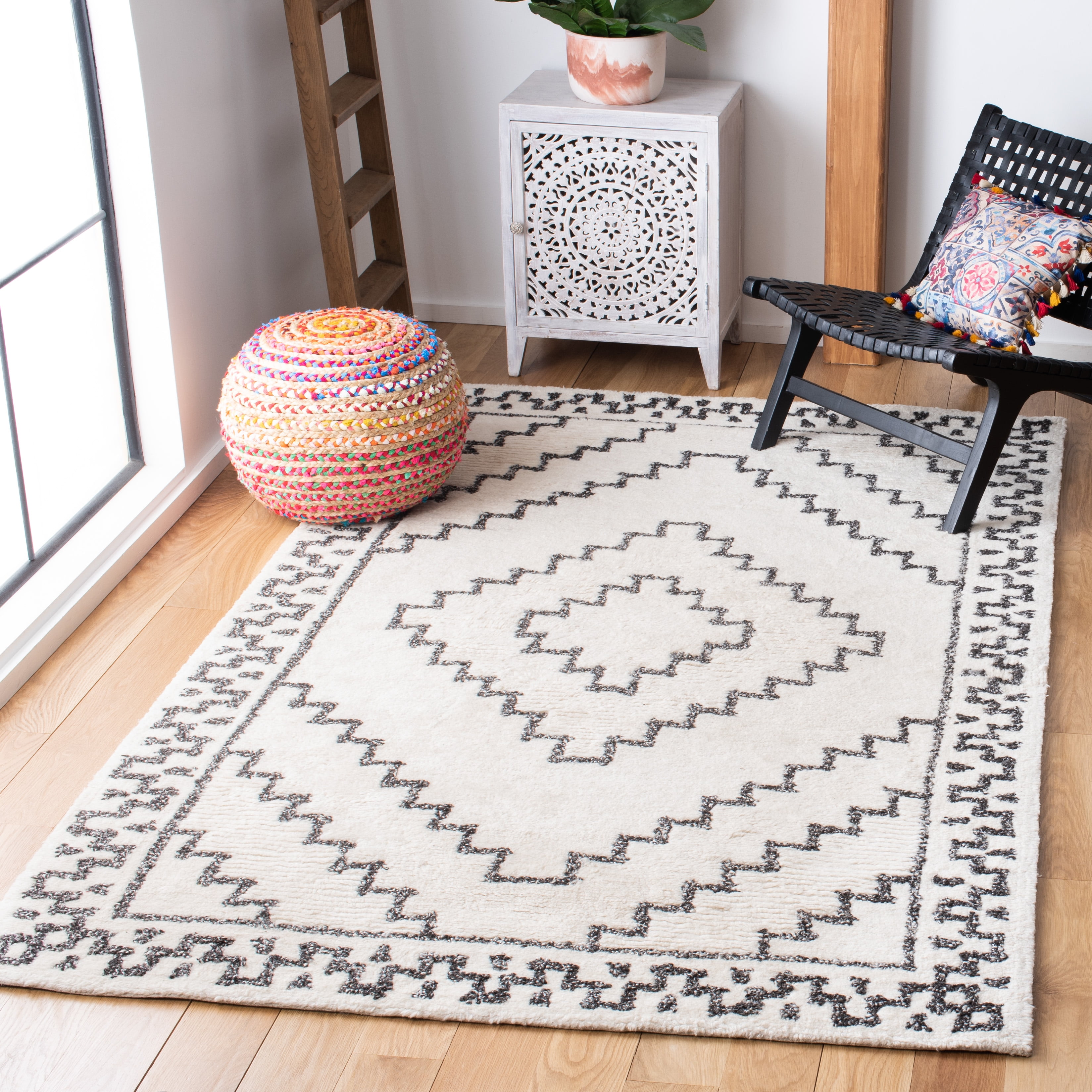 SAFAVIEH Casablanca Lidija Geometric Area Rug, Ivory/Black, 6' x 6' Square