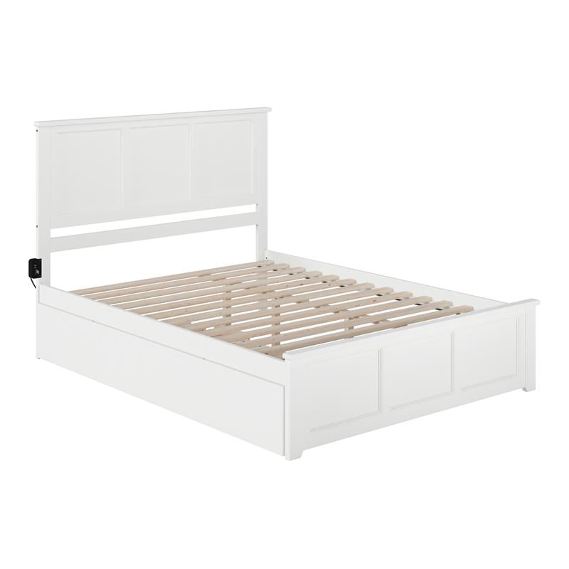 Pemberly Row Queen Bed with Matching Footboard/Trundle in White