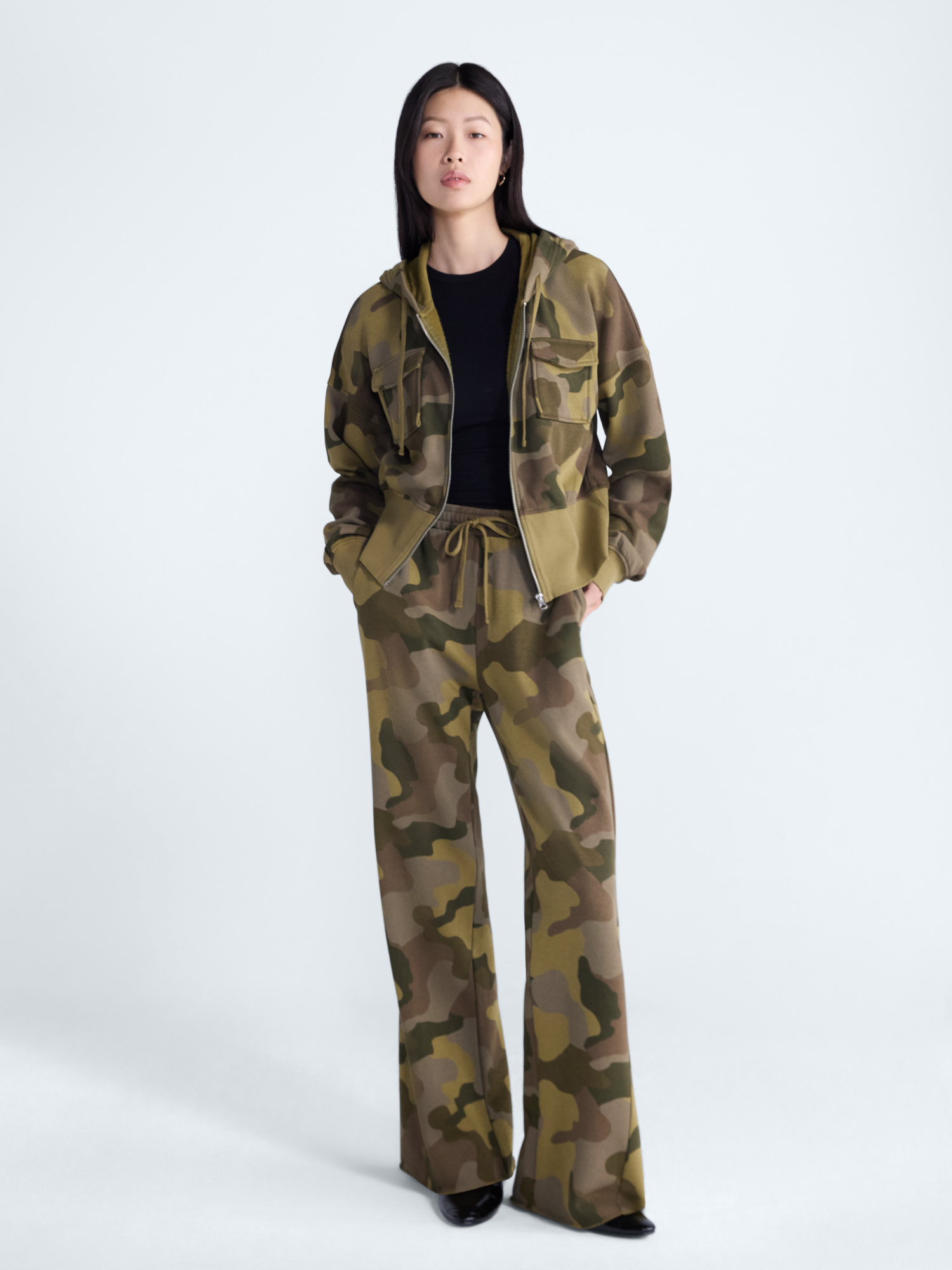 Scoop Women's Fleece Flare Leg Sweatpants photo 2