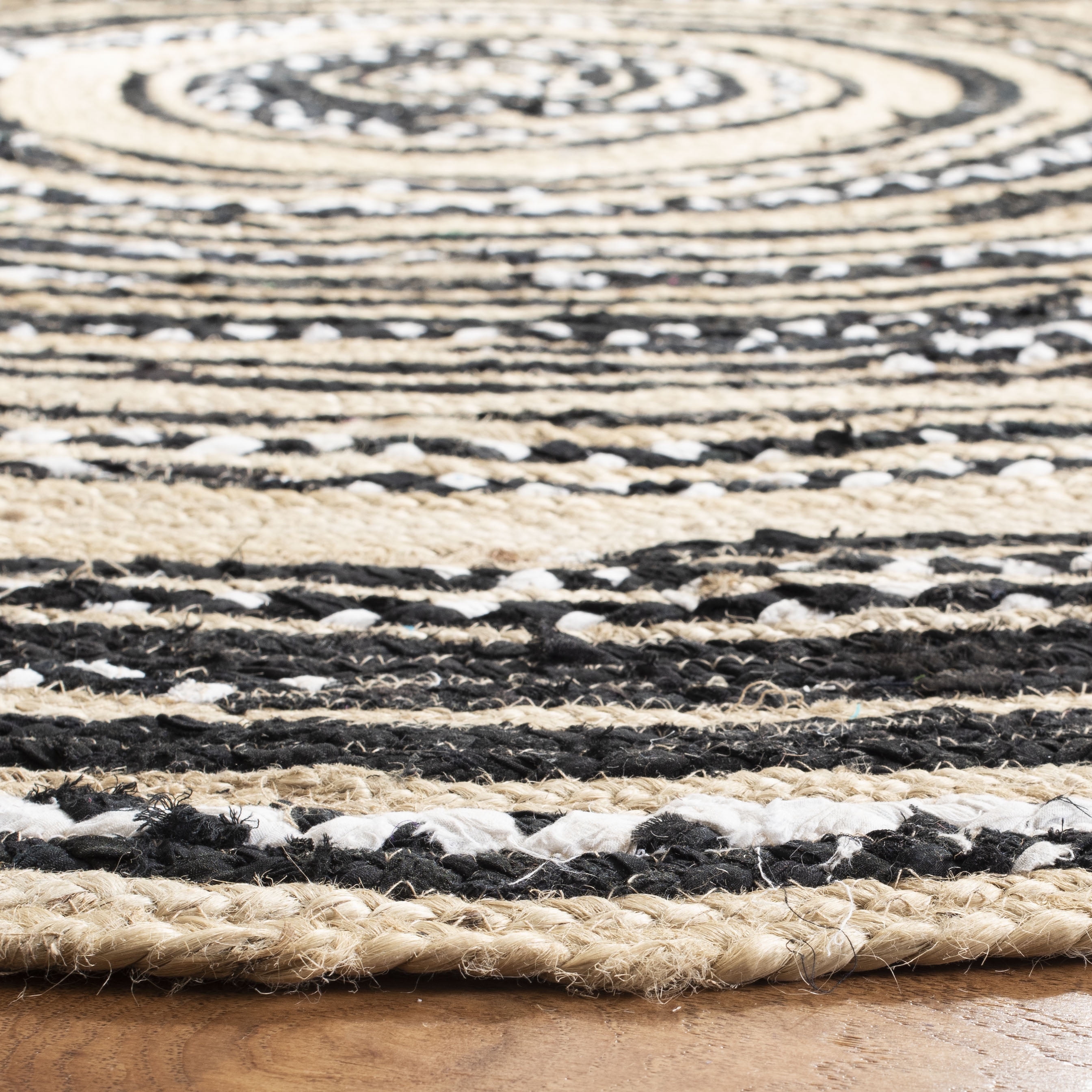SAFAVIEH Cape Cod Corrine Braided Area Rug, 6' x 6' Round, Black/Ivory