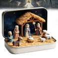 thumbnail image 2 of Belén navideño en miniatura en una caja de hojalata. Belén de bolsillo hecho a mano. Pequeño adorno religioso de la Sagrada Familia para decorar el escritorio, la estantería, la oficina o los viajes., 2 of 7