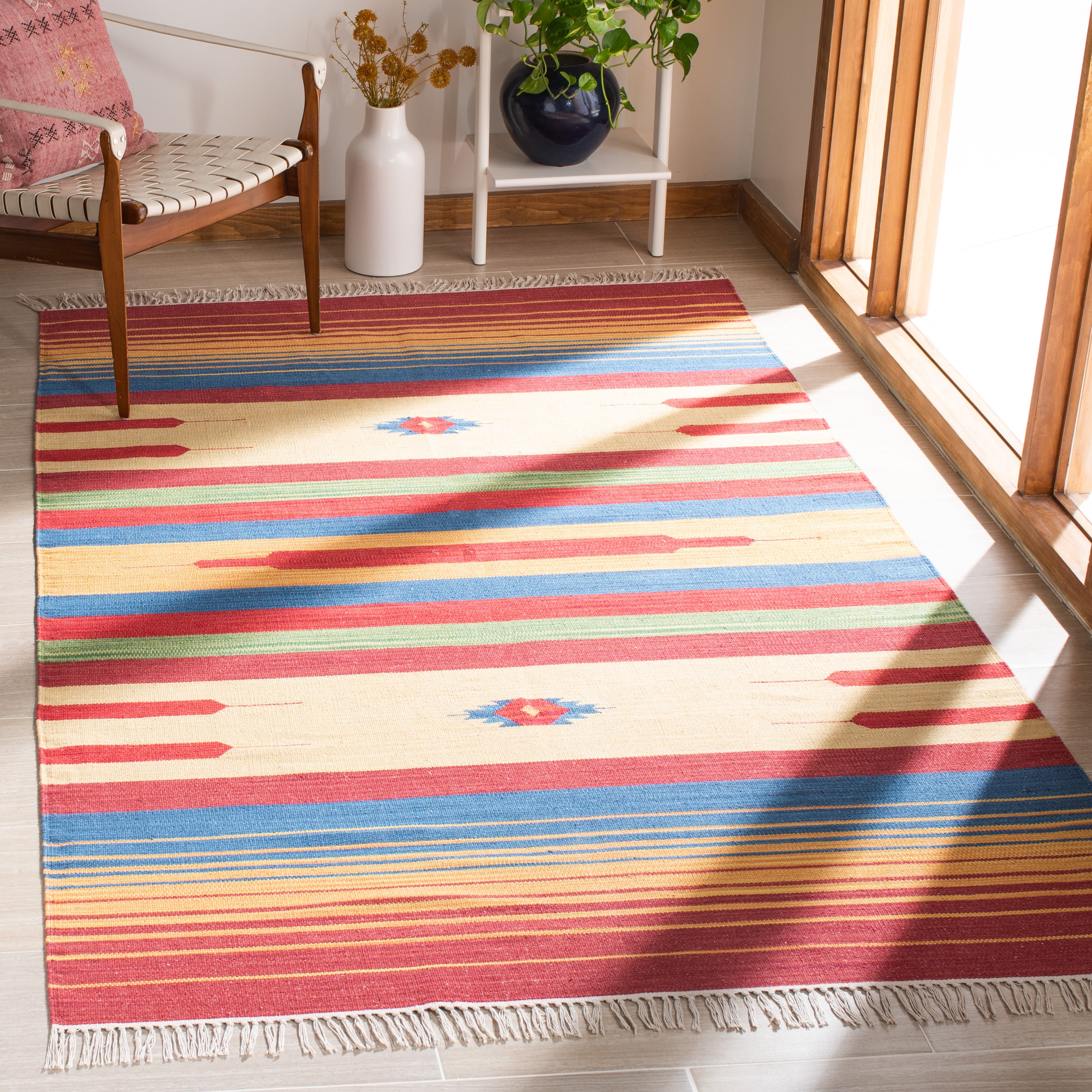 SAFAVIEH Montauk Jaslyn Southwestern Cotton Area Rug, Red/Blue, 5' x 8'