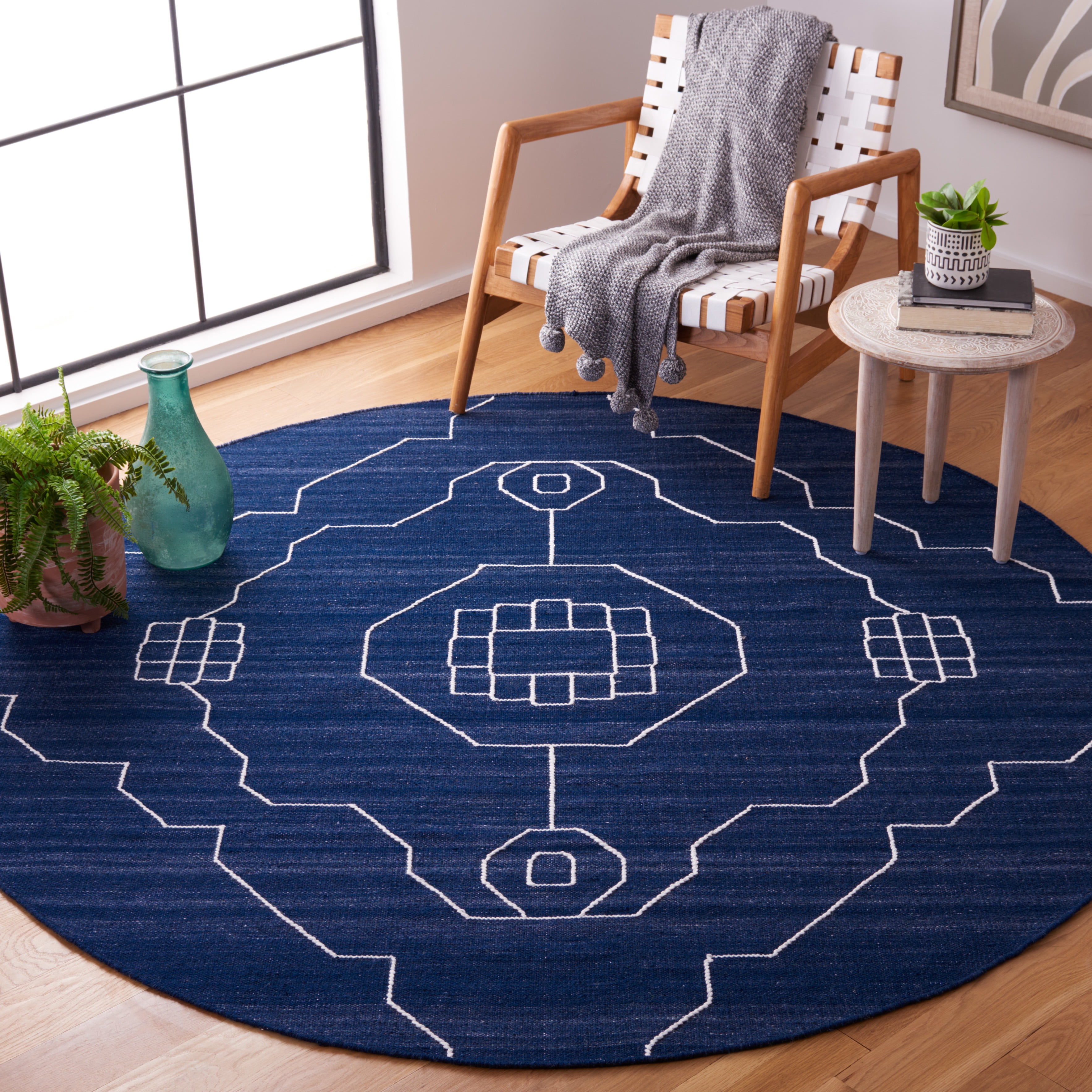 SAFAVIEH Kilim Adair Geometric Area Rug, Navy/Ivory, 7' x 7' Round