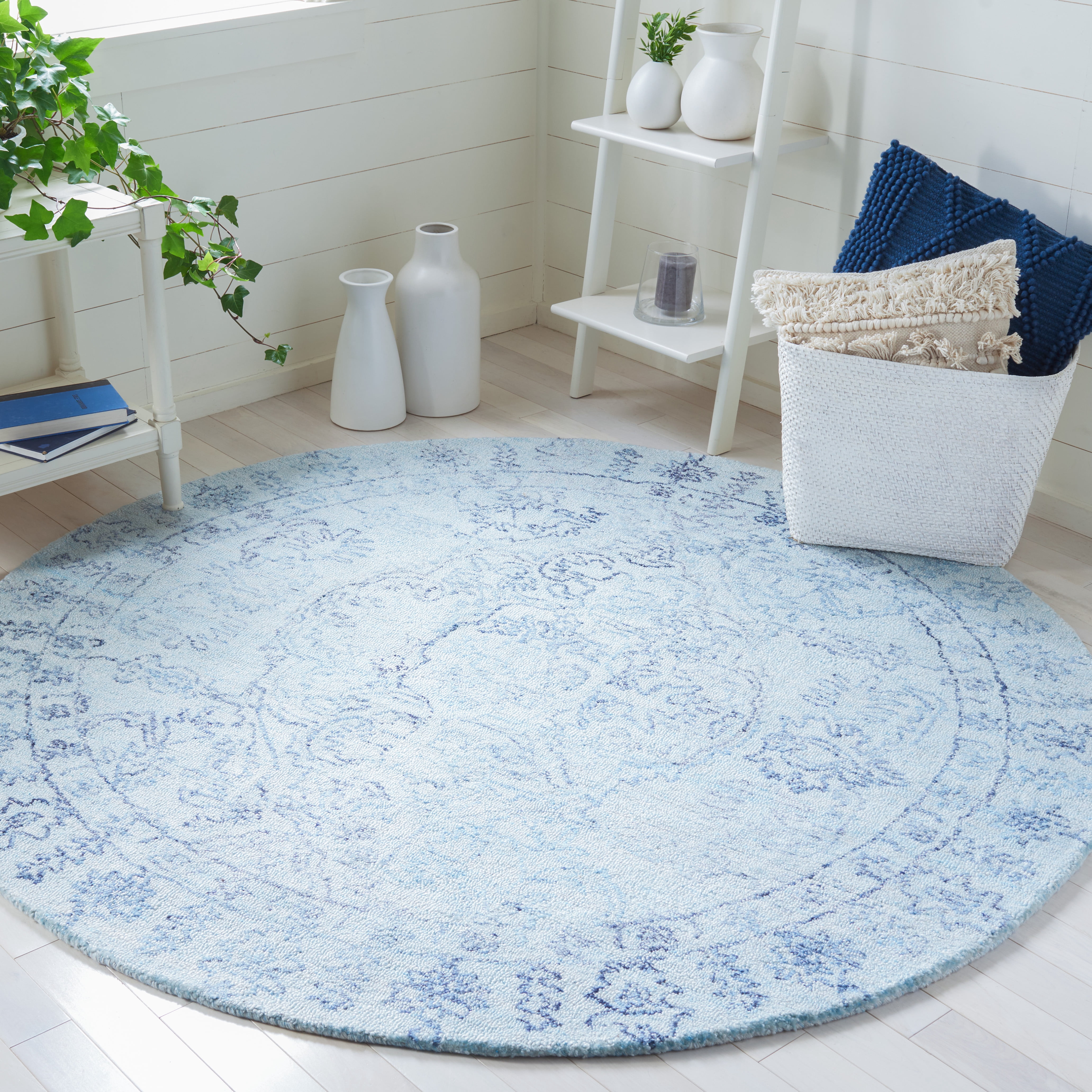 SAFAVIEH Marquee Xanthia Medallion Area Rug, Light Blue/Navy, 6' x 6' Round
