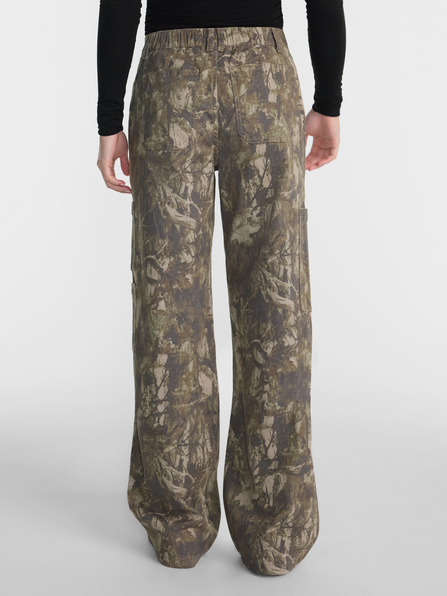 No Boundaries Women's Wide Leg Cargo Pants photo 3